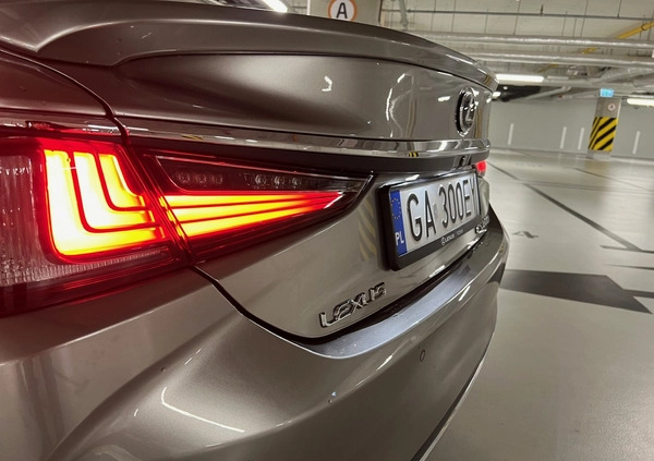 Lexus ES cena 135000 przebieg: 47000, rok produkcji 2019 z Wrocław małe 667